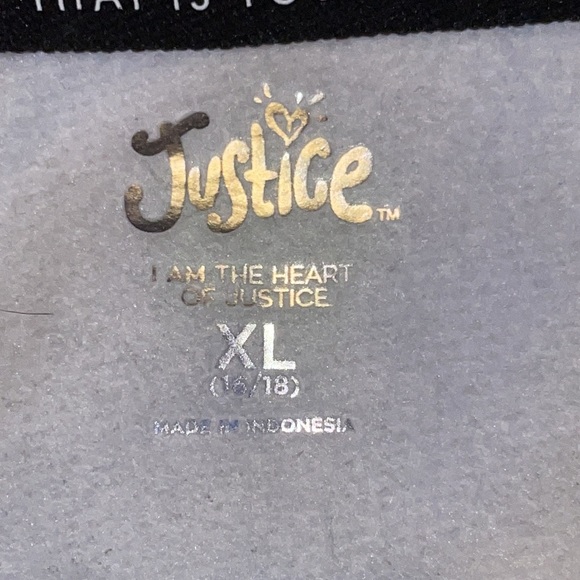 a black and white crop top hoodie only worn once and is size XL(16/18) - Picture 3 of 3